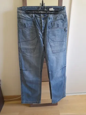  jean coupe droite de la marque La Halle