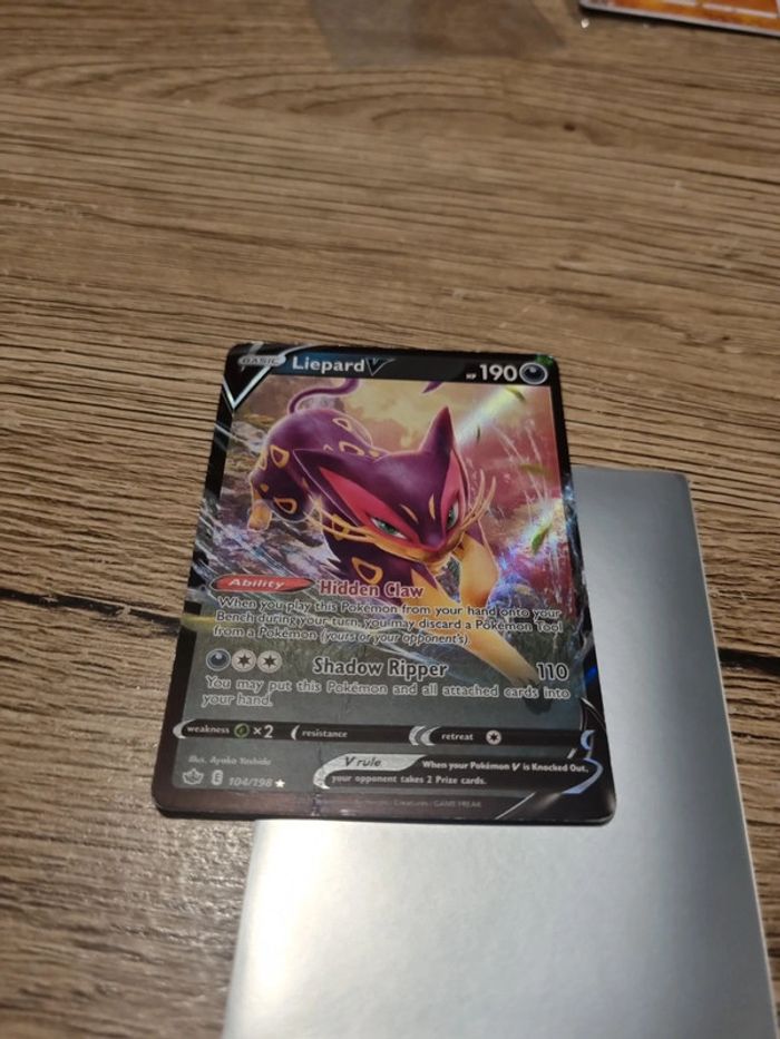 Carte pokémon liepard V 104/198 anglaise année 2021 - photo numéro 2