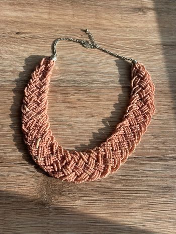 Collier tressé en perle rose pale