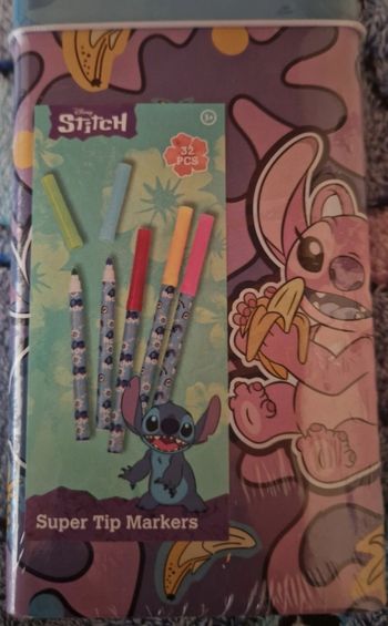 Boite de feutres Stitch