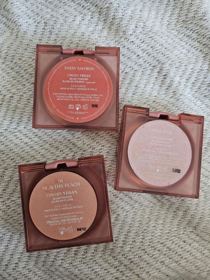 Lot blushes Glowish Huda Beauty - photo numéro 3