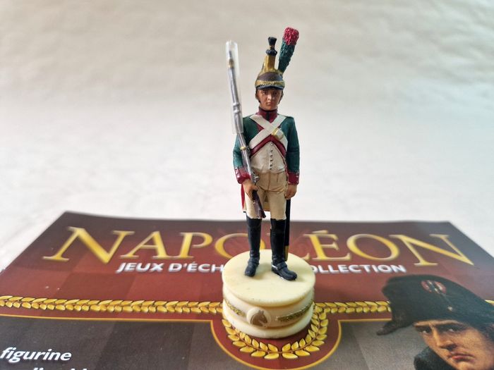 Figurine  , Napoléon , jeux d'échec de collection  , numéro 3  , dragon de ligne - photo numéro 2