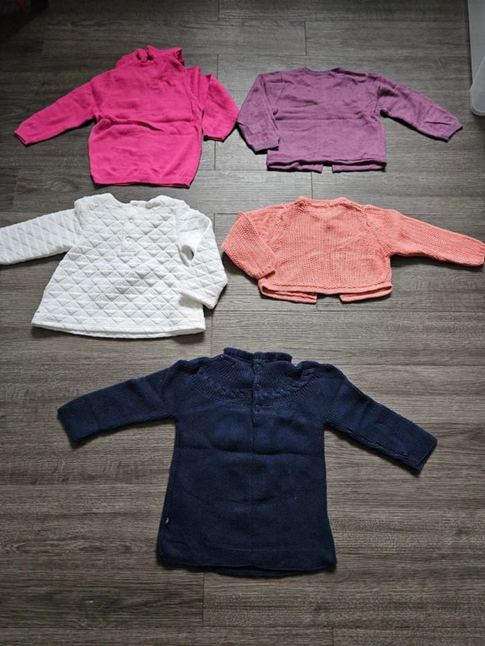 Lot de 5 gilets et pulls fille taille 6 mois - photo numéro 9