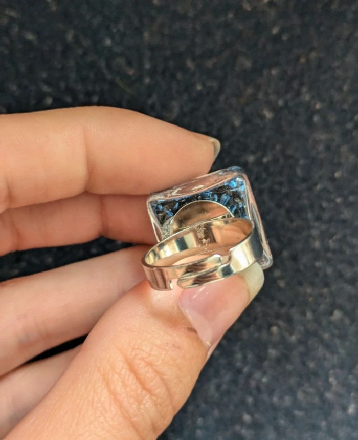 Bague en verre carrée style pylônes - photo numéro 3