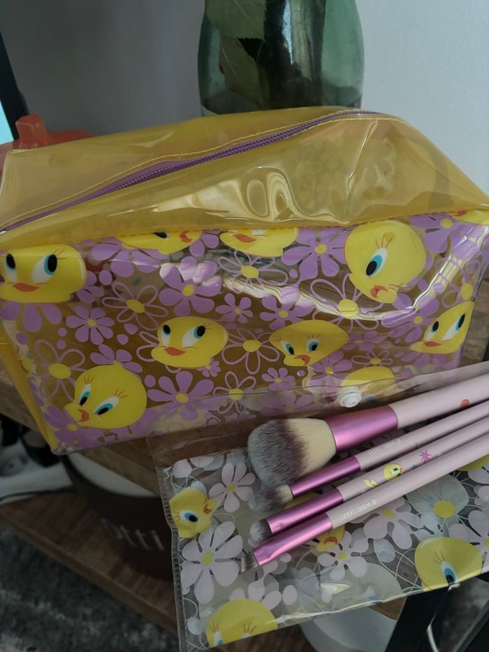 Trousse de toilette avec pinceau - photo numéro 4