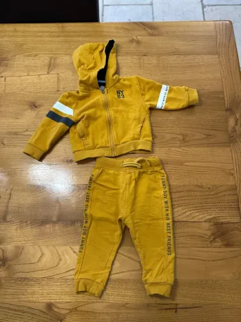 Ensemble bébé taille 12 mois