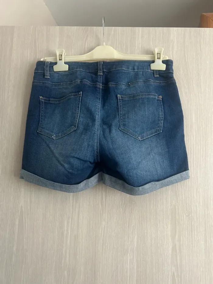 Short en jean taille 40 - photo numéro 2