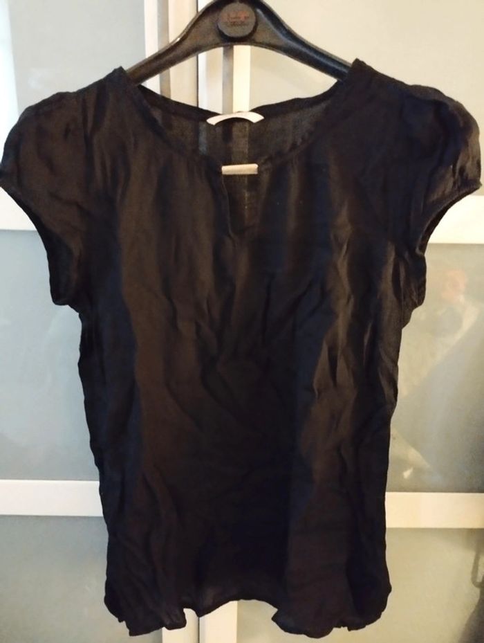 Blouse noire sans manches