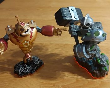 2 géants skylanders