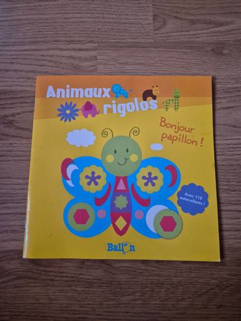 Livre avec gommettrs à coller neuf