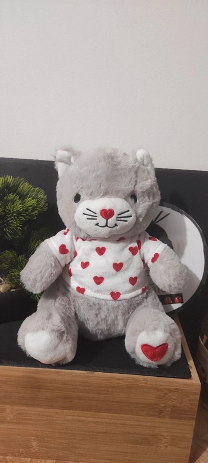 peluche chat Françoise saget cris blanc rouge coeur t-shirt saint Valentin
