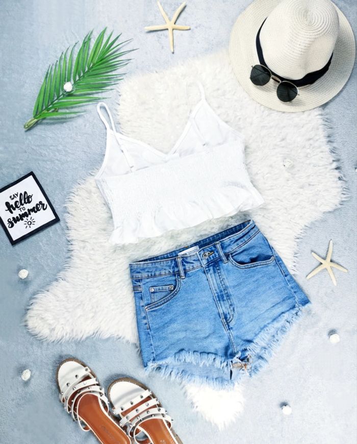 Crop top blanc à volants et décolleté en V - T.S ou T.36 🖤 - photo numéro 2