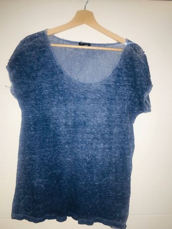 Tee shirt en lin KOOKAI couleur jean avec strass  sur les épaules parfait état