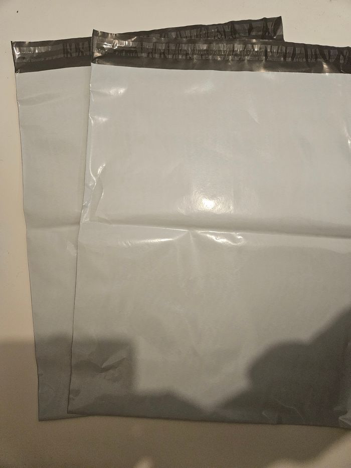 Lot de 25 sacs d’expédition auto-adhésifs 46,5 × 35 cm – Neufs