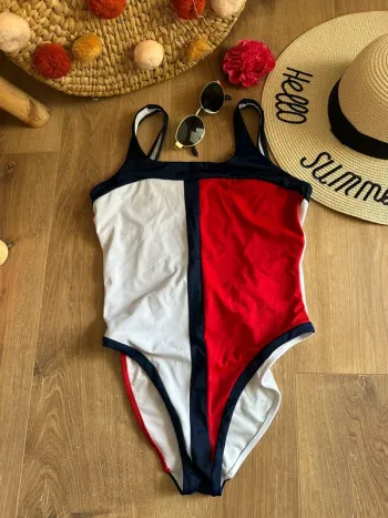 Maillot de bain Tommy Hilfiger bleu blanc rouge taille 36