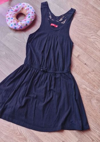 Robe simple avec dentelles TBE 12 ans