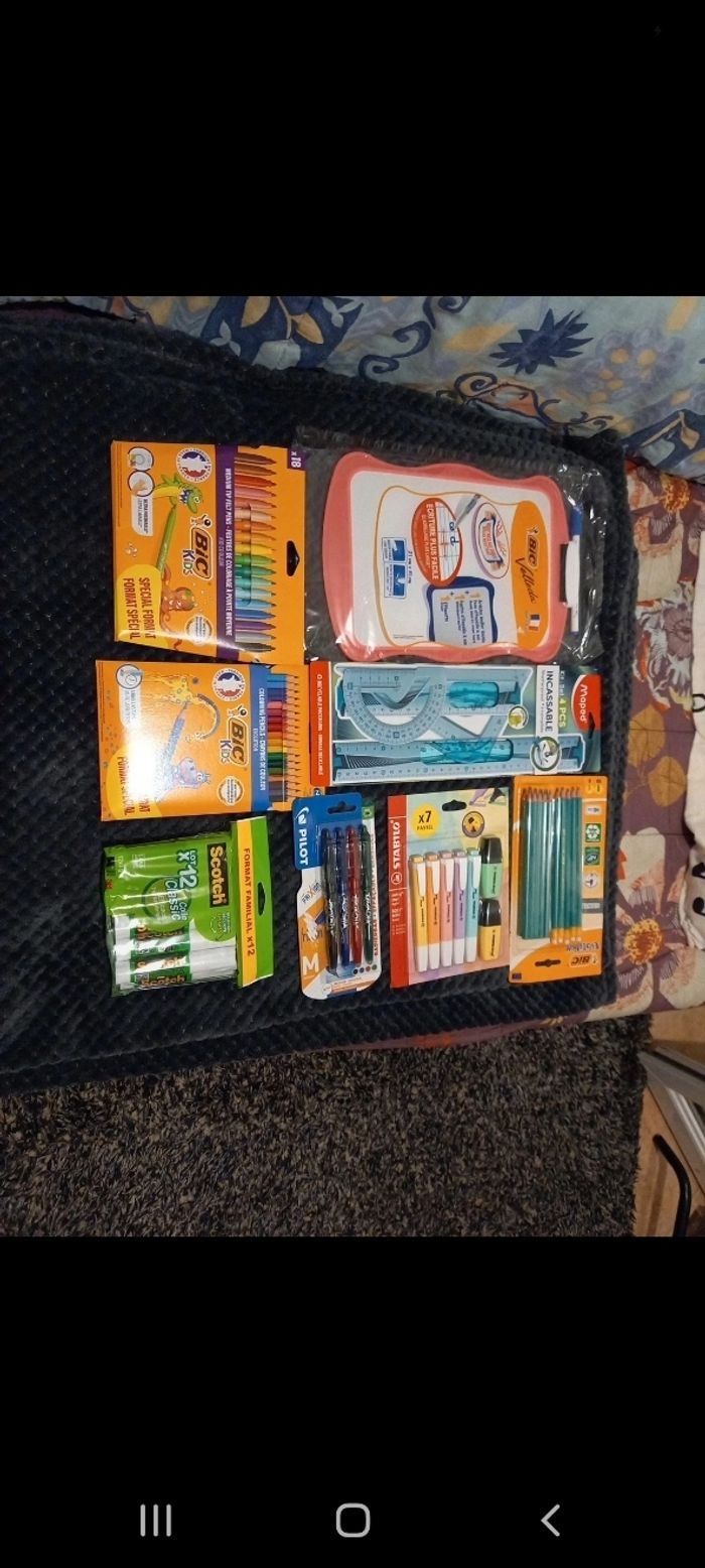 Lot scolaire divers articles neuf