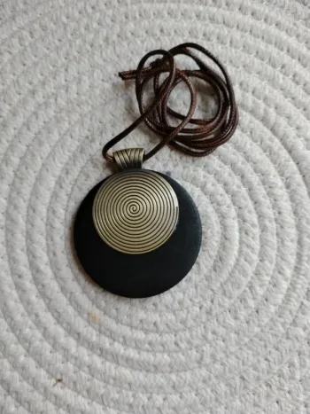 Collier bois et métal