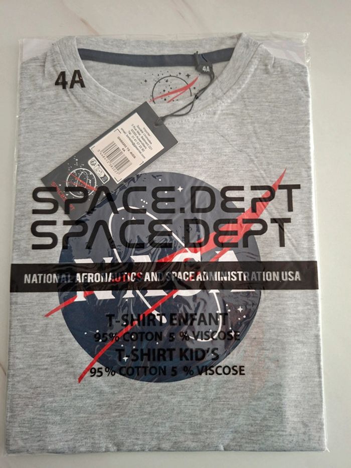 Tee-shirt NASA neuf avec étiquette taille 4 ans - photo numéro 2