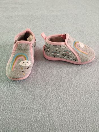 * paire de chaussons Licornes arc-en-ciel T22 Kiabi