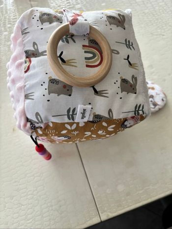 Cube d’activité artisanal neuf pour bébé fille