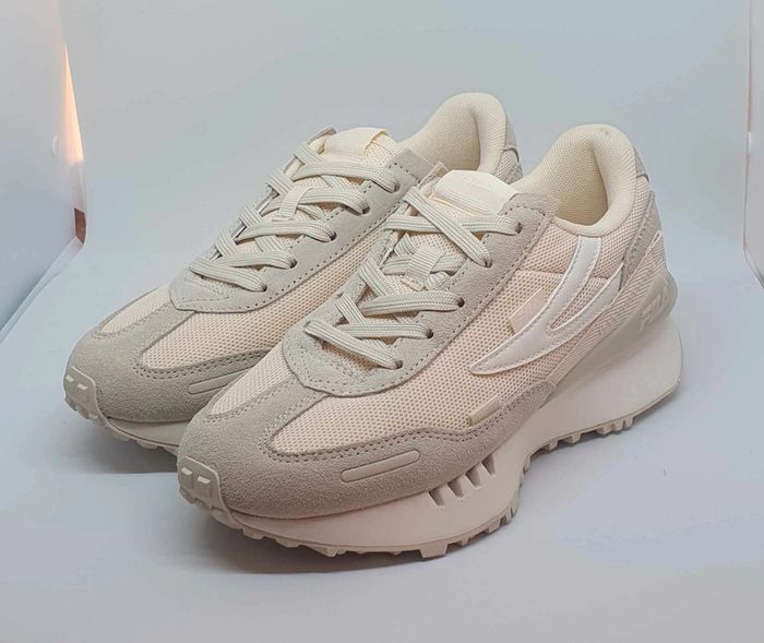 Baskets Fila neuves jamais portées taille 37