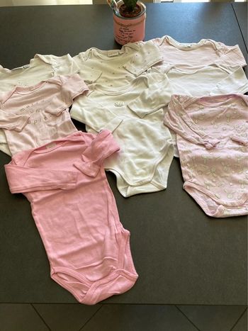 Lot ensemble vêtement bébé fille 12 mois bodys bodies