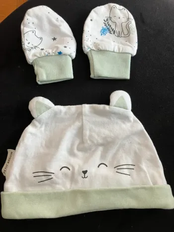 Bonnet et gants de naissance petit chat