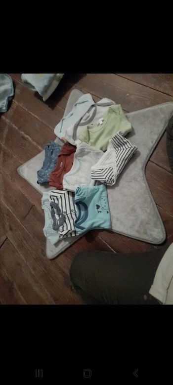 Lot 10 bodies 3 mois