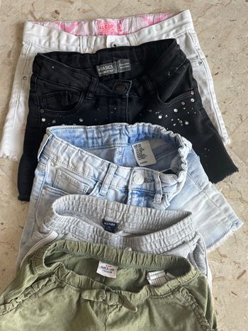 Lot cinq shorts 8 ans