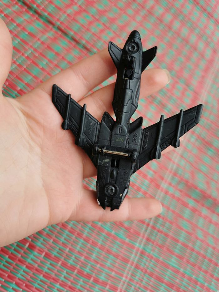 Jouet avion de chasse noir et rouge Mattel 2010 - photo numéro 5