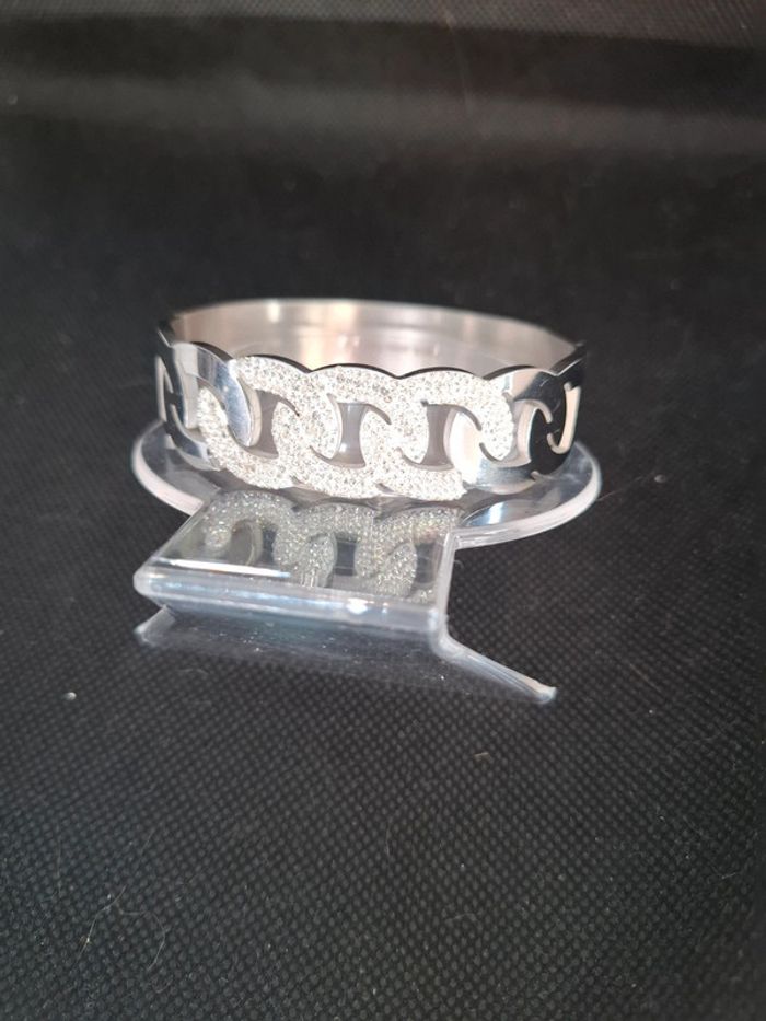 Bracelet acier inoxydable rigide neuf avec etiquette at oxydes de zirconium blancs dessus