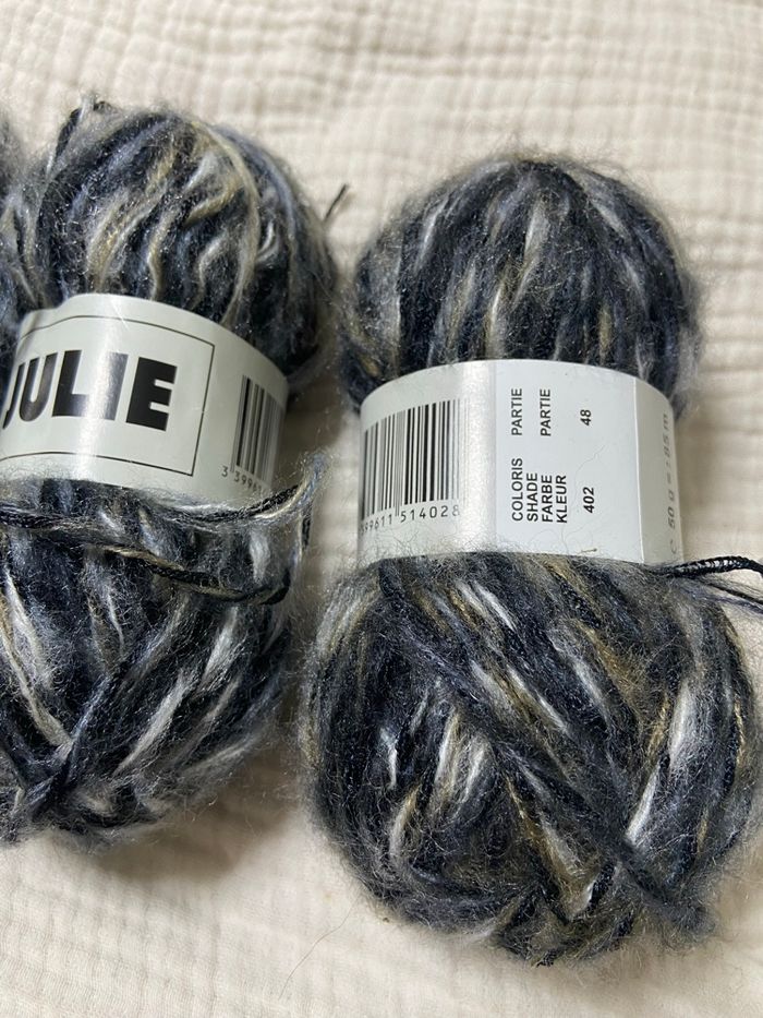 Lot de 3 pelotes de laines neuves - photo numéro 2