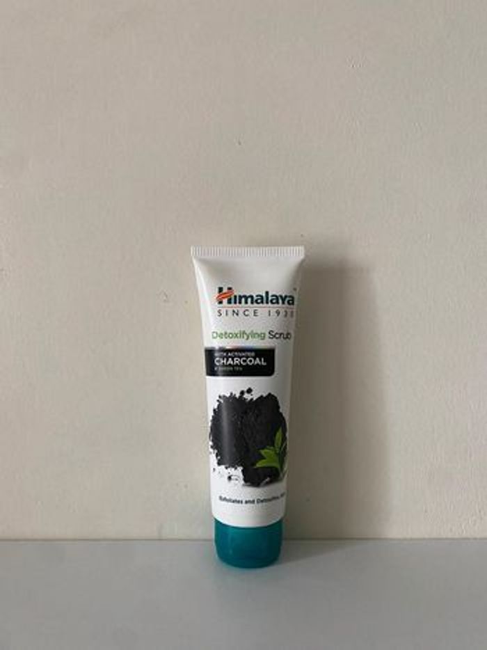 Gommage détoxifiant charbon visage