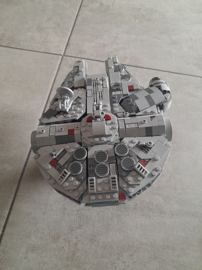 Set Lego Star Wars Millenium Falcon 75375 - photo numéro 4