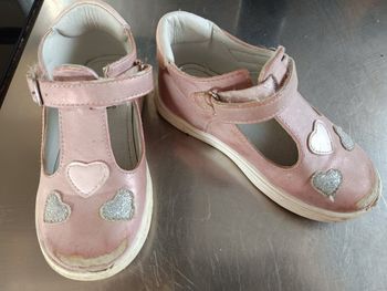 Chaussures un peu ouverte Taille 26