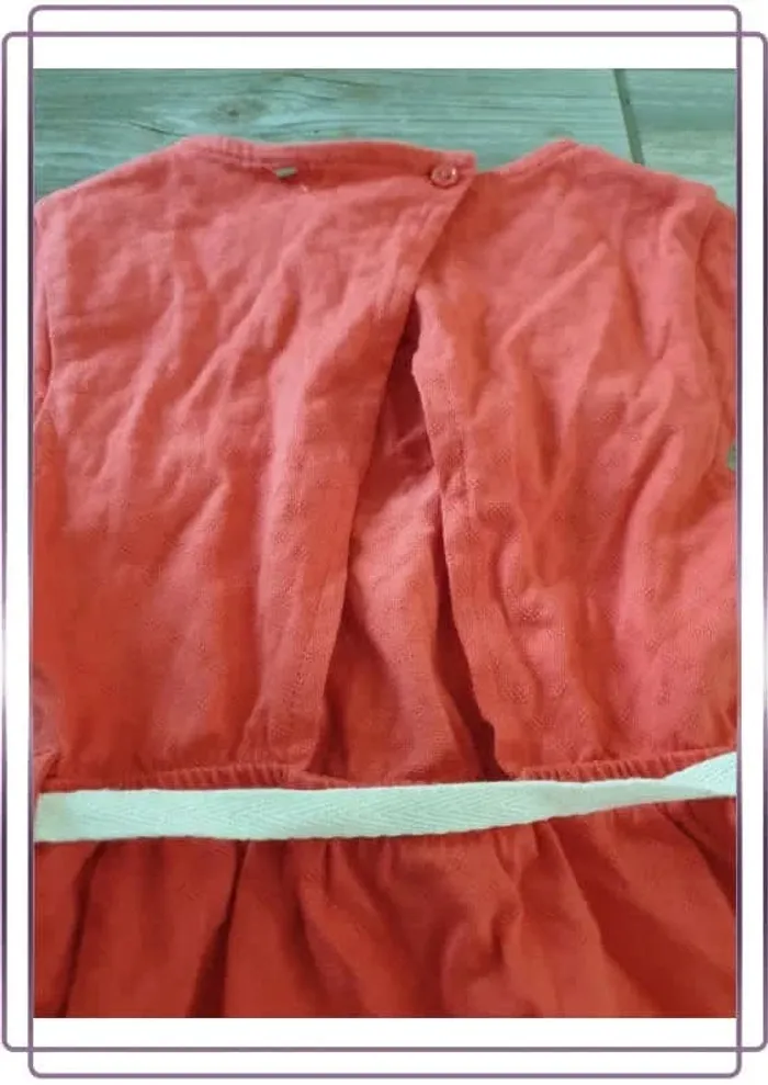 Robe rouge tape à l'oeil 2 ans, très bon état - photo numéro 3