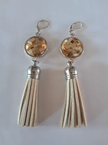 Boucles d'oreilles pendantes beiges