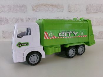 Camion benne poubelles