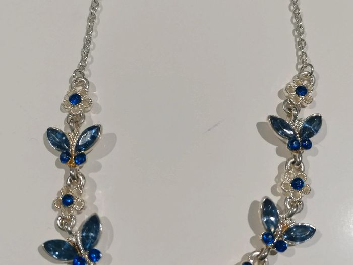 Collier fantaisie papillon fleur bleu 📿 - photo numéro 5