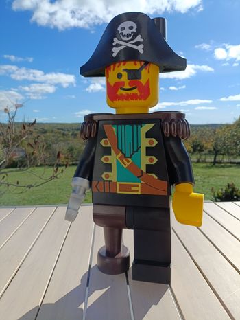 Figurine brick pirate  géant 50 cm