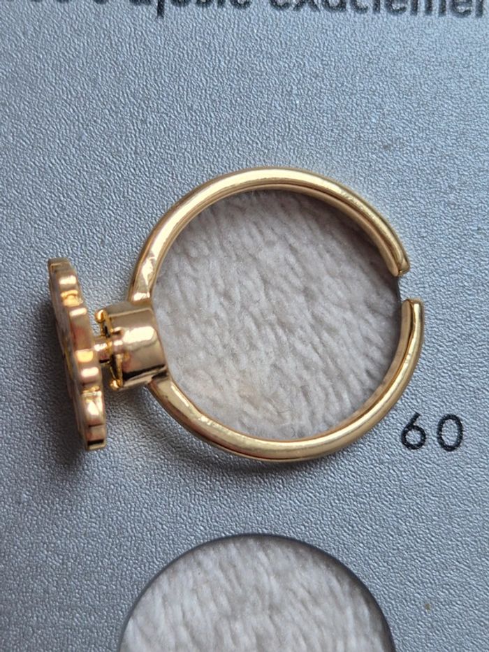 Superbe bague fleur rotative acier inoxydable fleur blanche et jaune - photo numéro 5