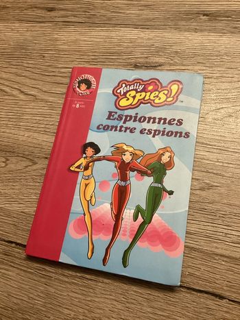 livre totally spies espionnes contre espions