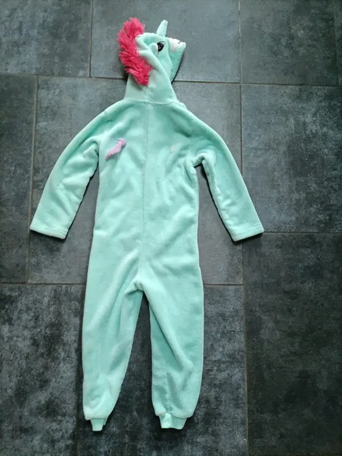 Sur pyjama licorne 🦄 - photo numéro 3