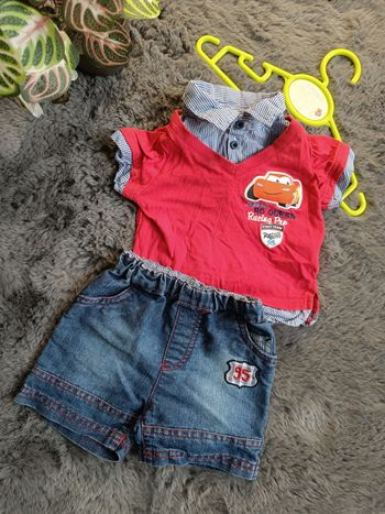 Lot de vêtements Disney tout en très bon état