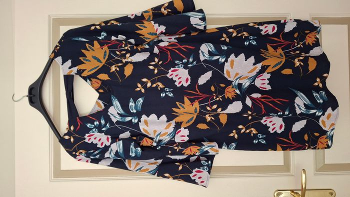 Très jolie robe en crêpe bleu marine imprimée fleurs - T40 - photo numéro 3