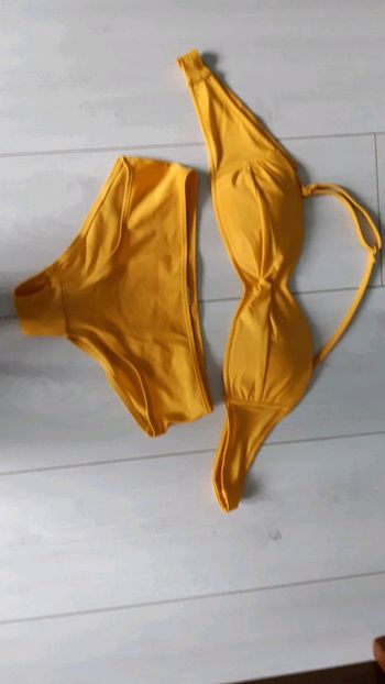 Maillot de bain 2 pièces jaune en taille 36.