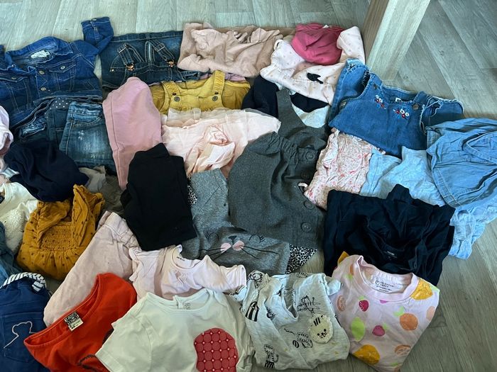 Lot de 48  articles de vêtements fille 24 mois - photo numéro 5