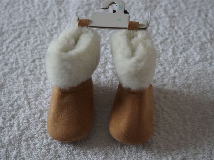 Bottes style daim camel/écru neuves Obaibi pour Fille Taille : 1/6 mois