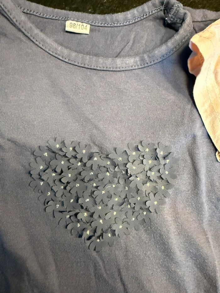 Lot de deux tshirts Zeeman taille 98/104 cm - photo numéro 2